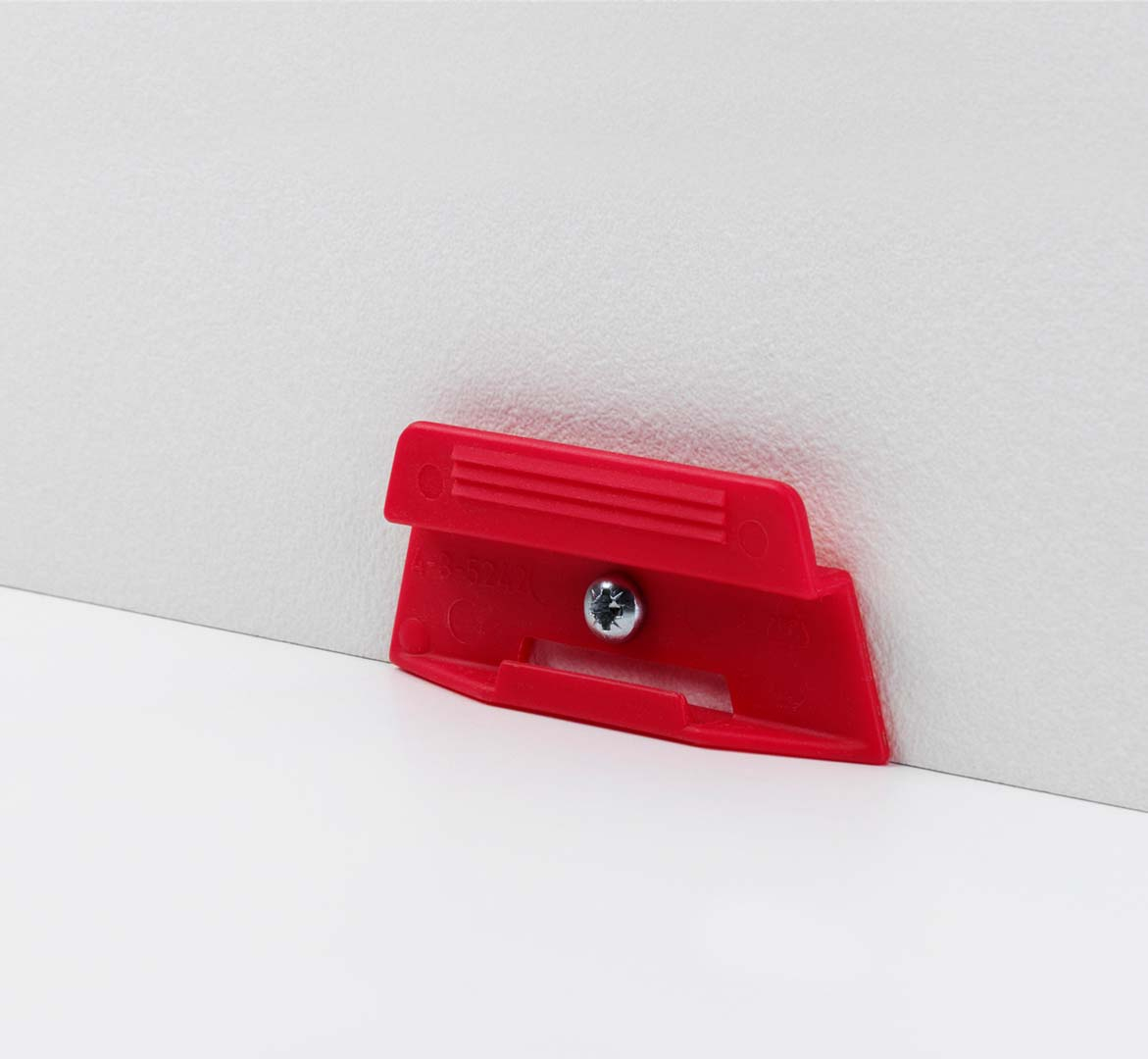 Moulding clip red for skirtings SL 4, SL 5 and SL 18